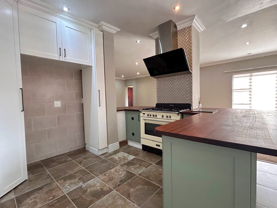 4 Bedroom Property for Sale in Grimbeeck Park North West